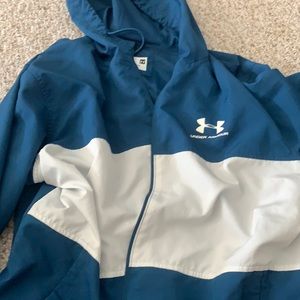 Under armour raincoat, needs a zipper